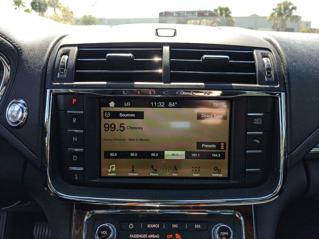 Used 2018 Lincoln Continental Select w/ Continental Climate Package image 9