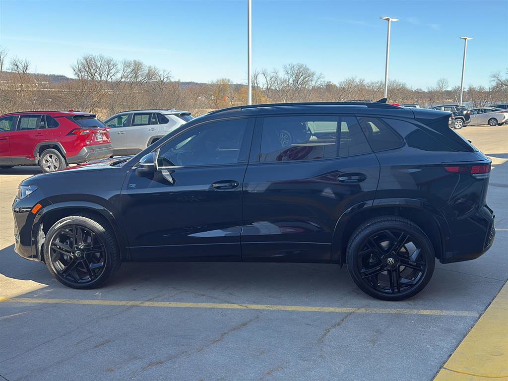 Used 2025 Volkswagen Tiguan SE R-Line image 14
