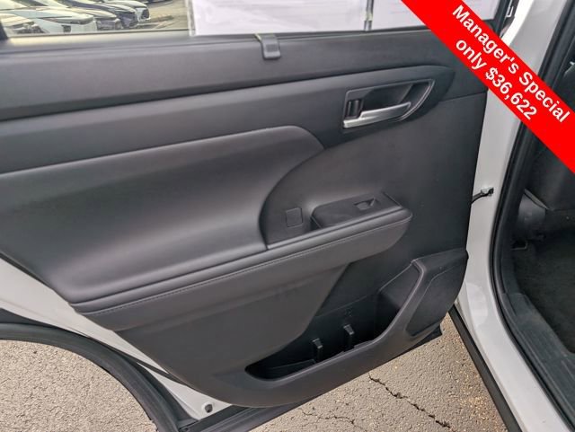 Used 2023 Toyota Highlander XLE image 11