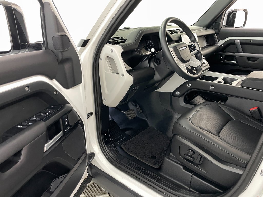 Used 2025 Land Rover Defender 110 S image 26