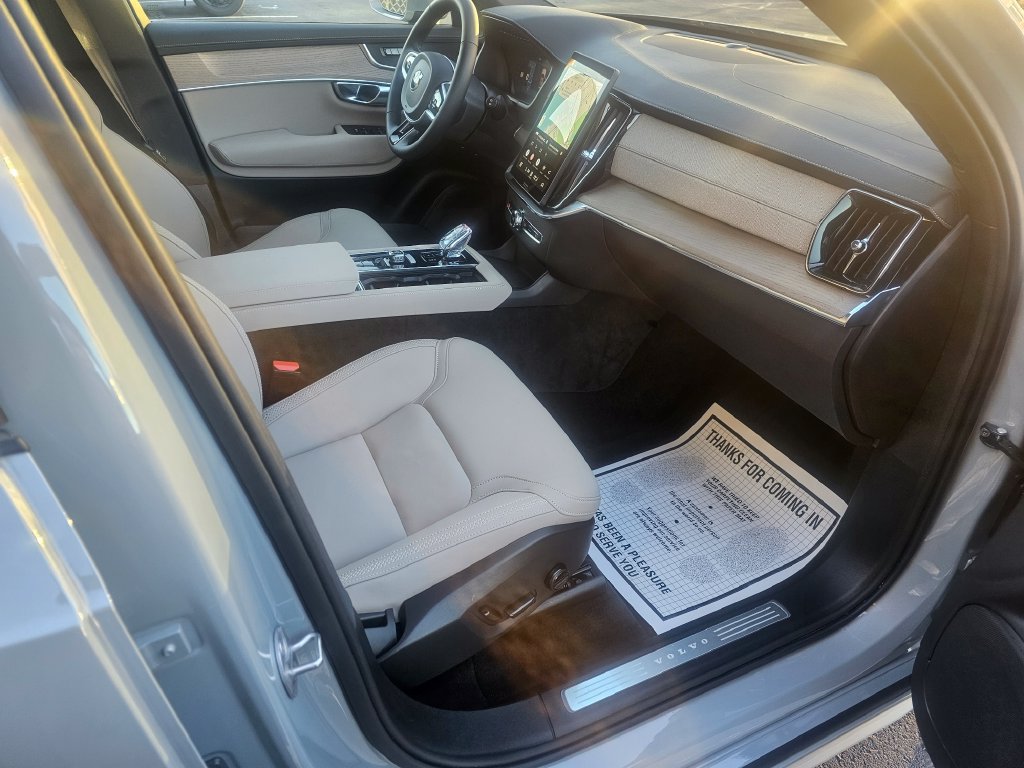 Certified 2025 Volvo XC90 B5 Core AWD/4WD image 10