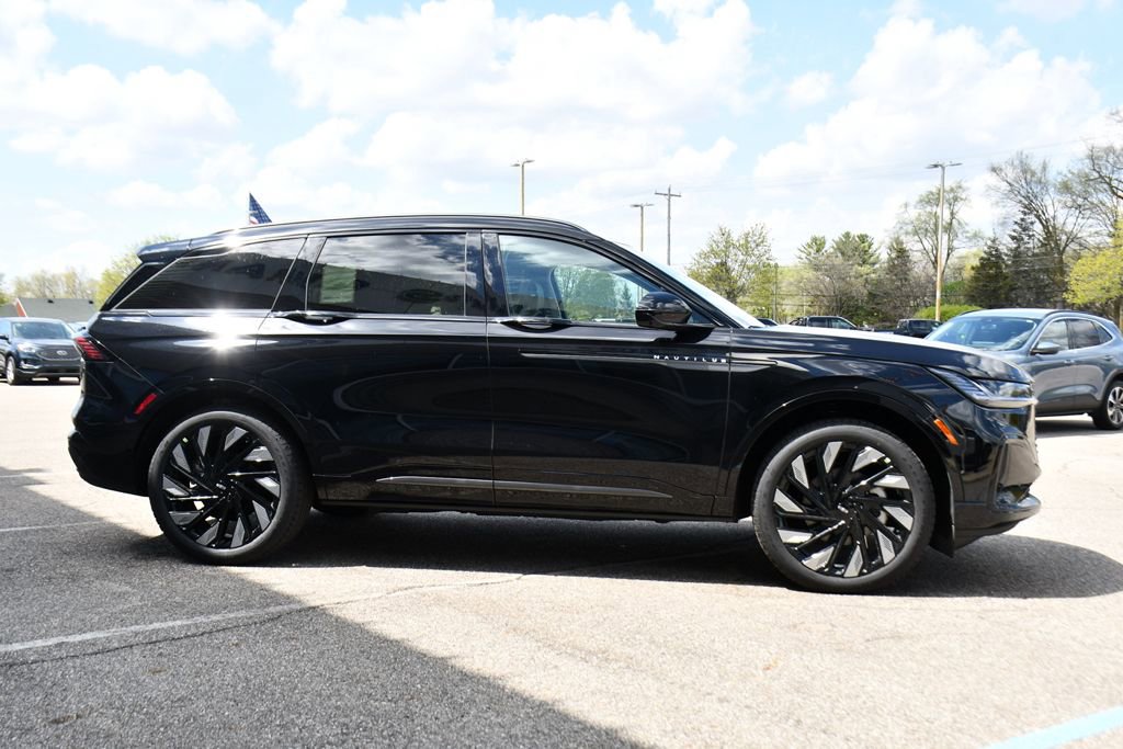 New 2026 Lincoln Nautilus Reserve w/ Jet Appearance Package AWD/4WD image 8