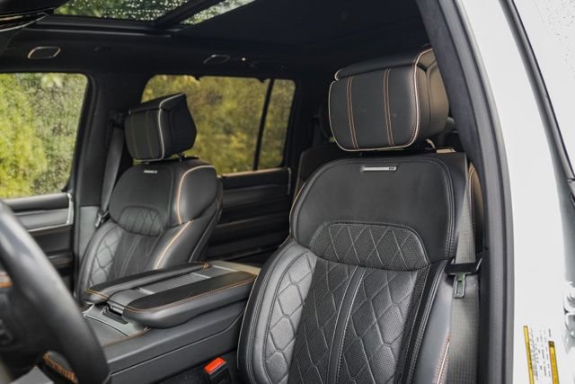 Used 2023 Jeep Grand Wagoneer Series III AWD/4WD image 47