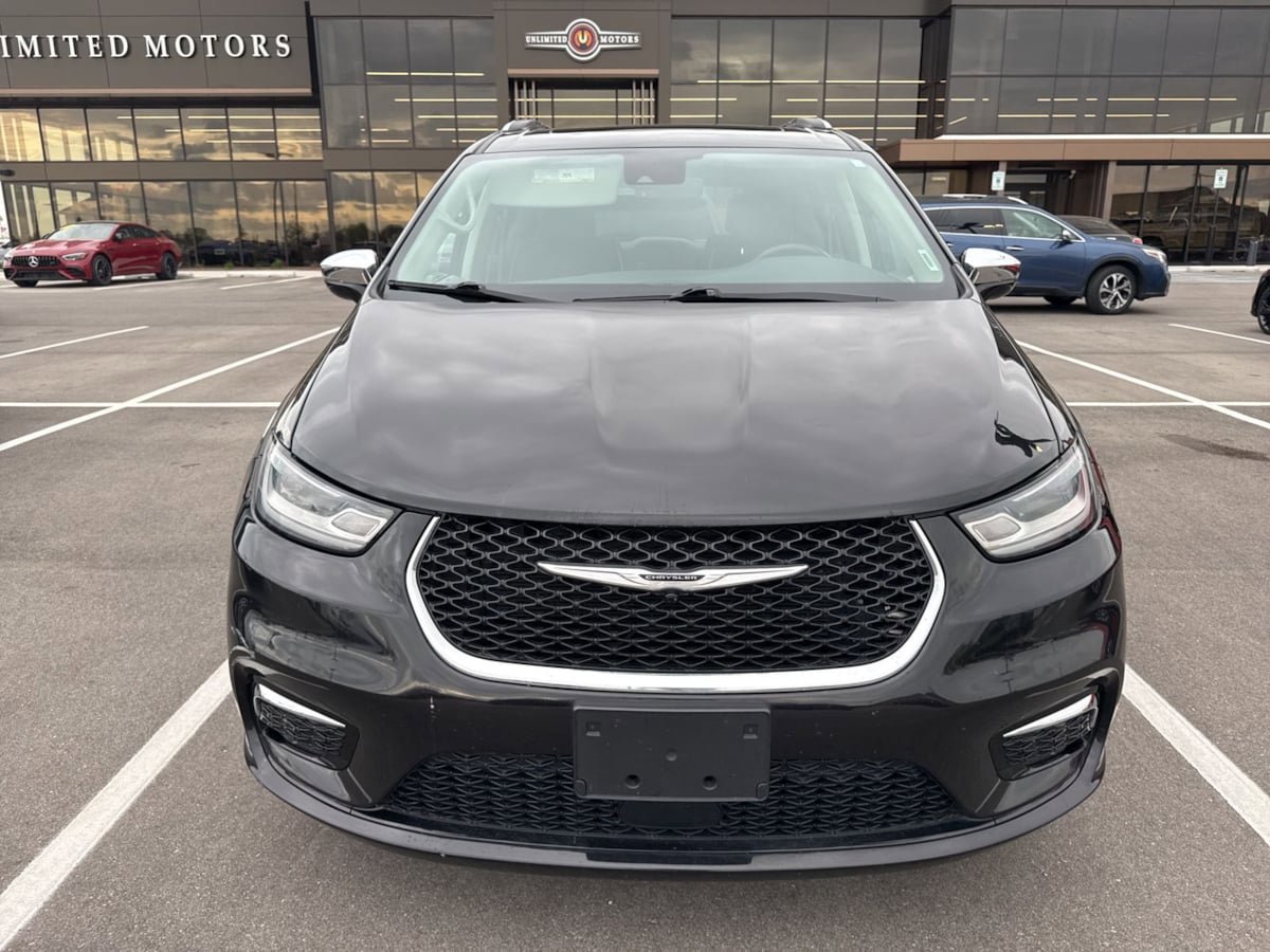 Used 2021 Chrysler Pacifica Limited image 2