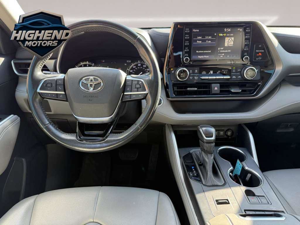 Used 2020 Toyota Highlander XLE FWD image 28