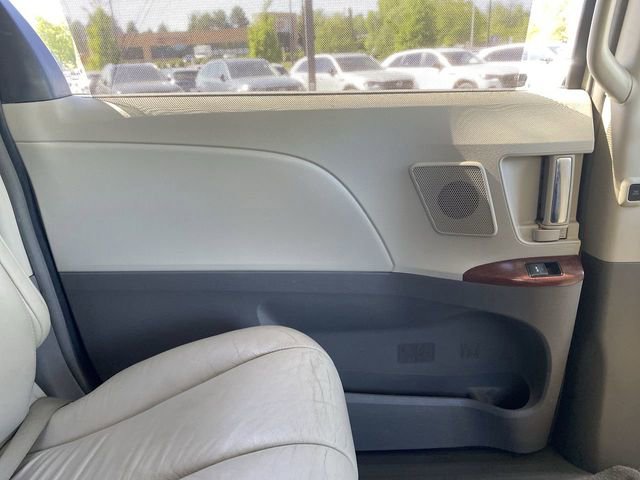 Used 2011 Toyota Sienna XLE w/ Premium Pkg FWD image 25