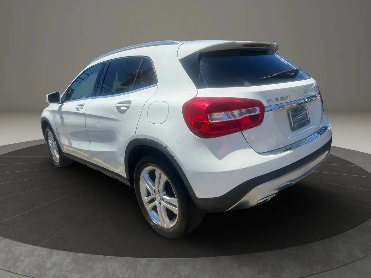 Used 2017 Mercedes-Benz GLA 250 4MATIC w/ Premium Package image 7