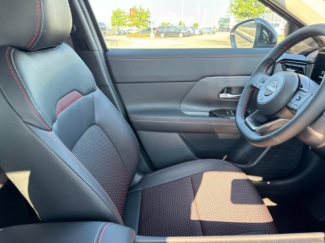 New 2027 Nissan Kicks SR FWD image 13
