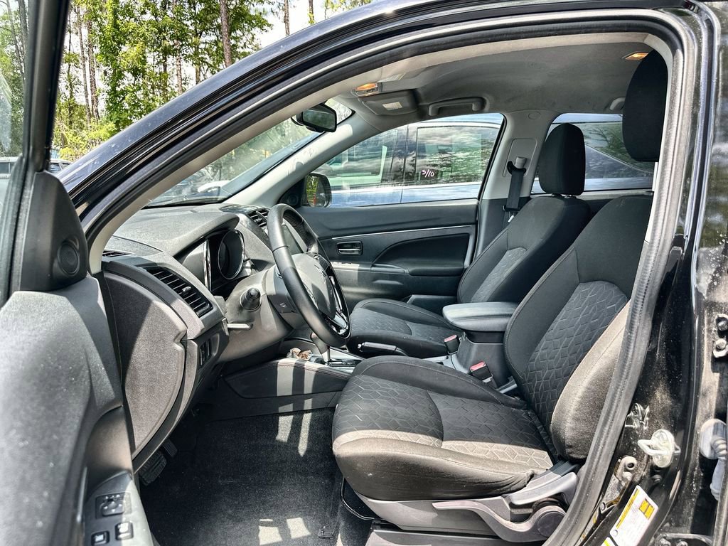 Used 2023 Mitsubishi Outlander Sport LE AWD/4WD image 2