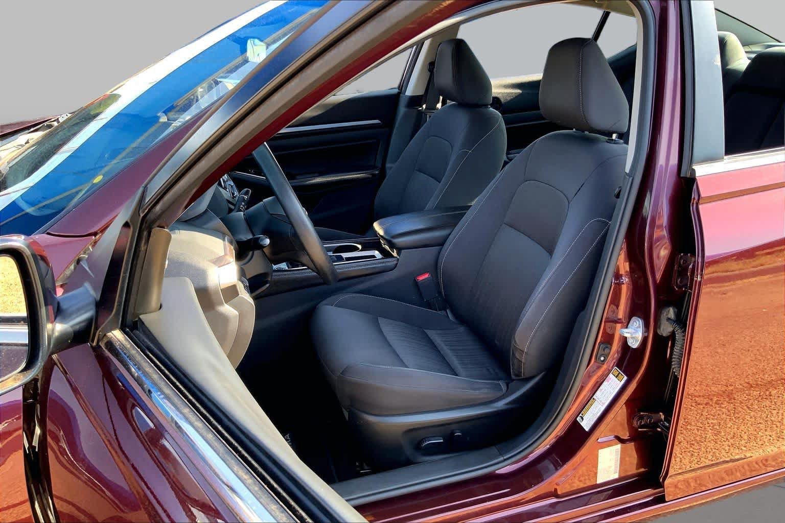 Used 2023 Nissan Altima 2.5 SV FWD image 8
