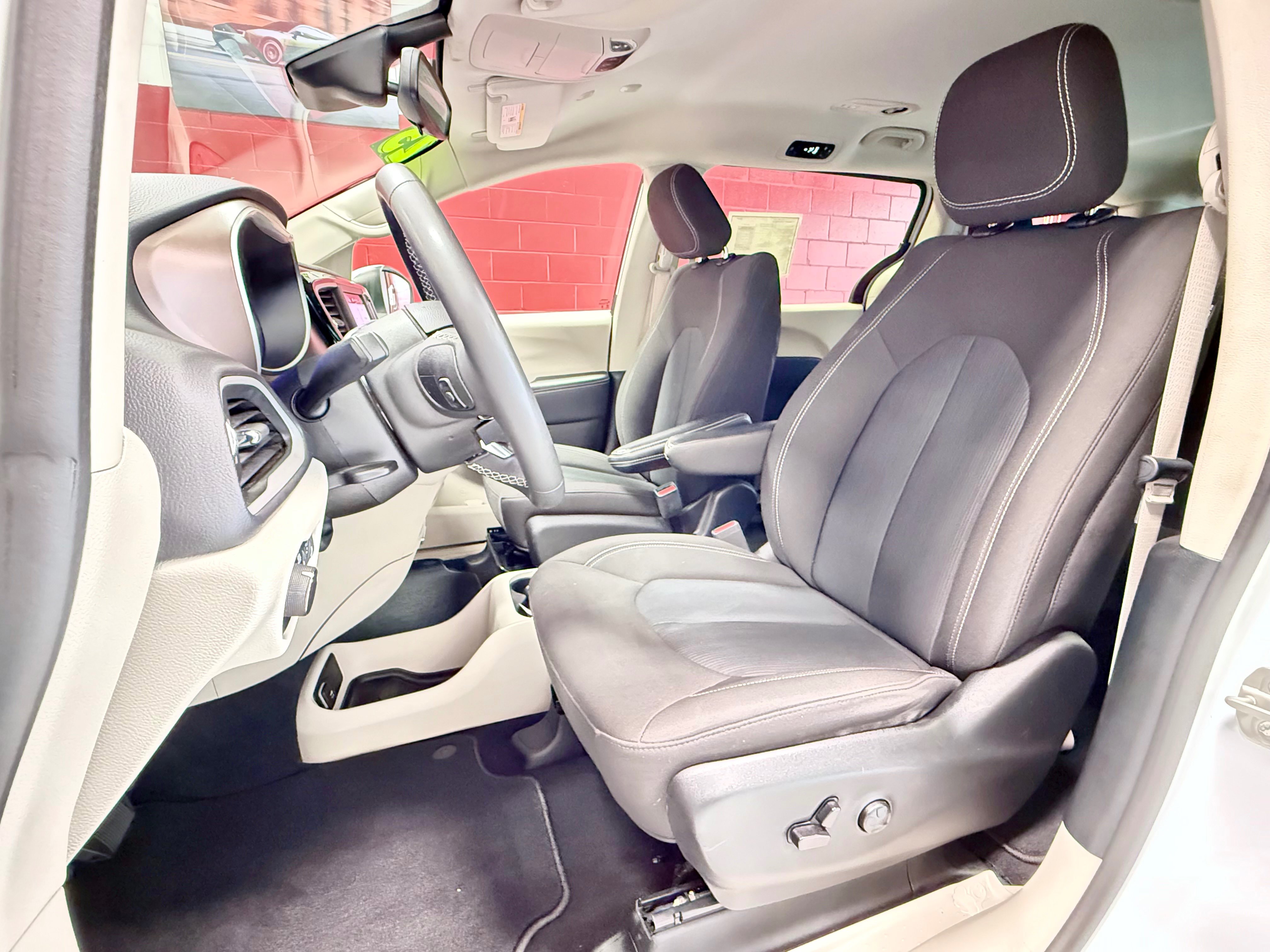 Certified 2023 Chrysler Voyager LX FWD image 21