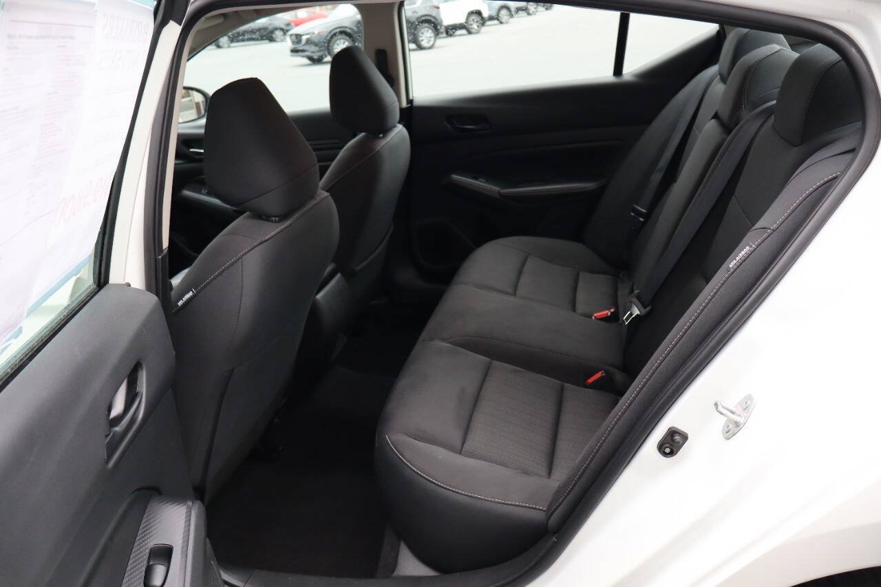 Used 2025 Nissan Altima 2.5 SV FWD image 4