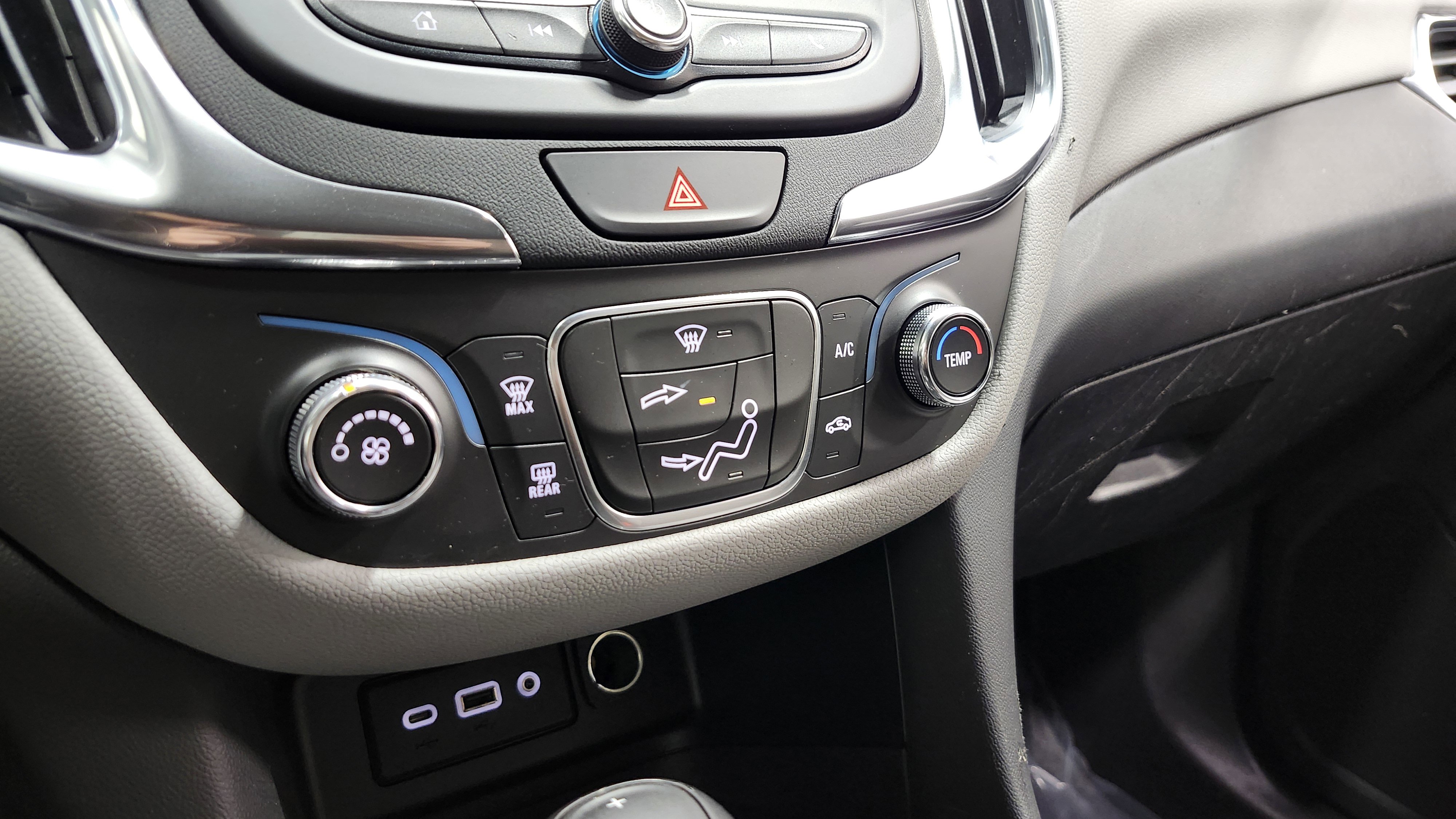 Used 2019 Chevrolet Equinox LS w/ LS Convenience Package image 31