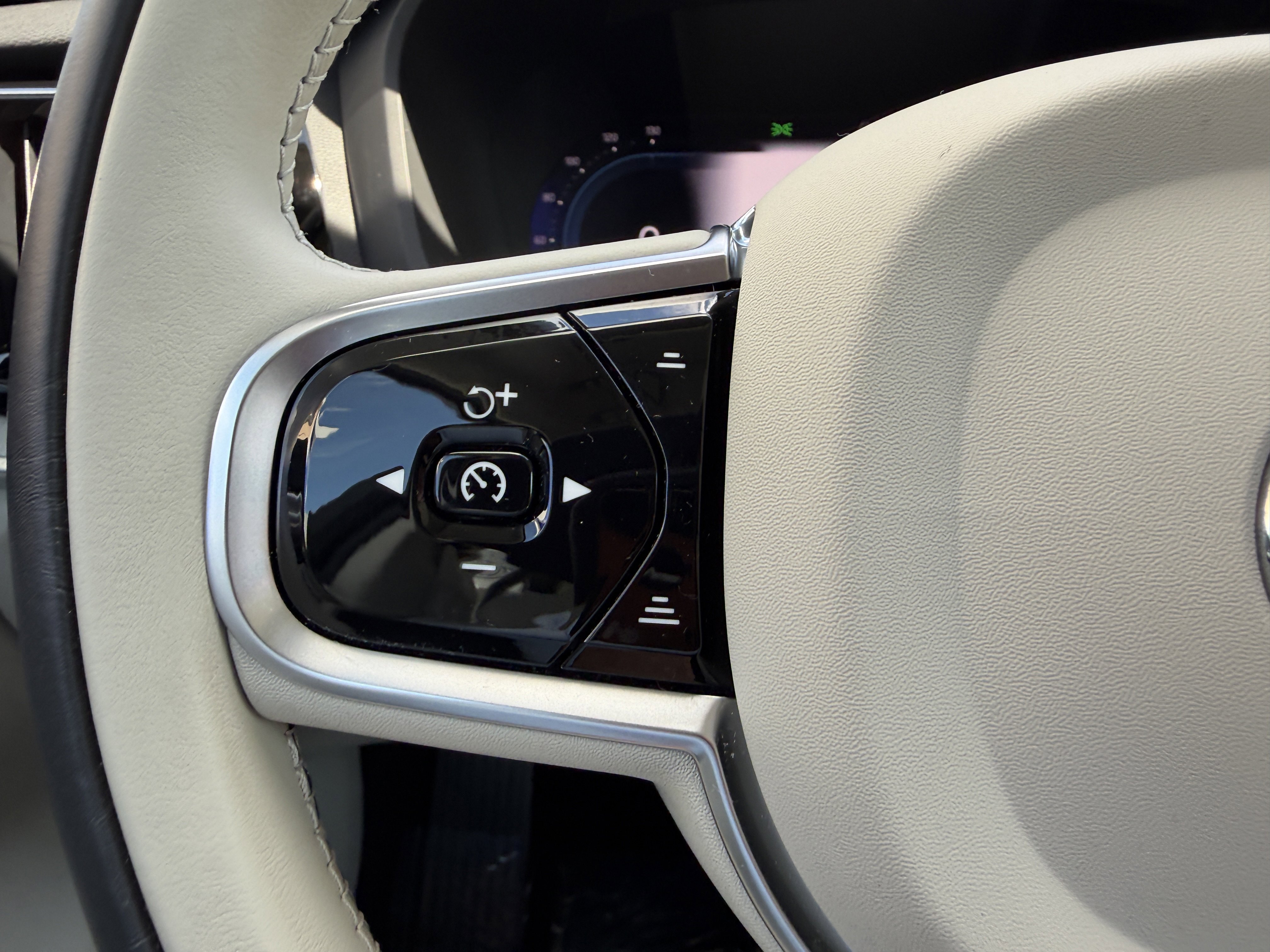 Certified 2024 Volvo S60 B5 Plus image 27