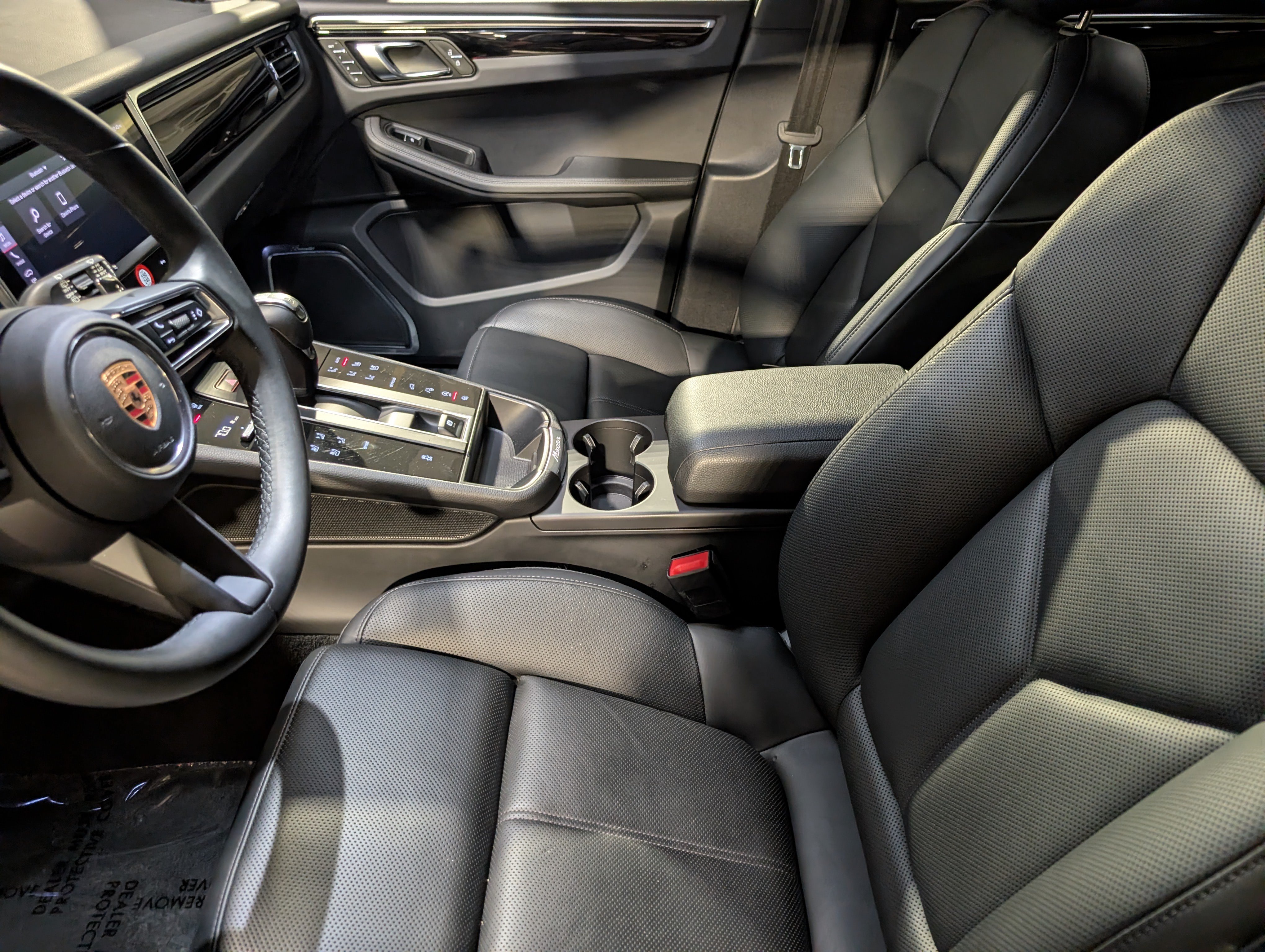Certified 2023 Porsche Macan Turbo AWD/4WD image 4
