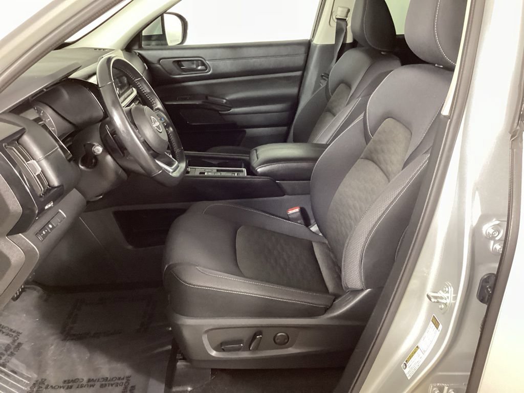Used 2024 Nissan Pathfinder SV FWD image 10