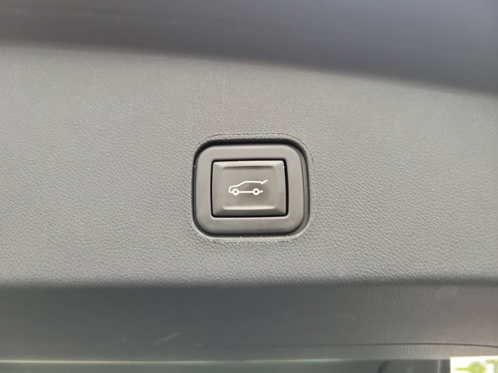Certified 2024 Cadillac Lyriq Luxury AWD/4WD image 27