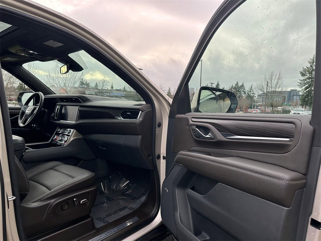 Used 2022 GMC Yukon Denali w/ Max Trailering Package image 11