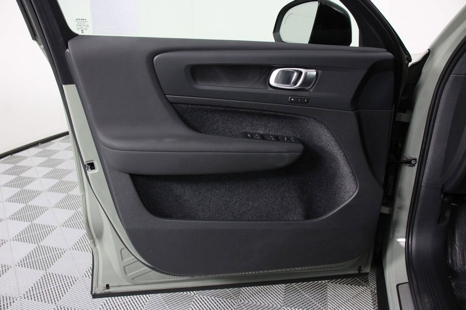 Used 2023 Volvo C40 P8 Recharge Plus AWD/4WD image 17
