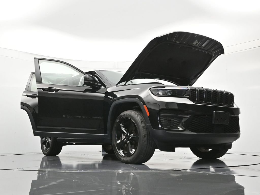 Used 2022 Jeep Grand Cherokee Altitude AWD/4WD image 50