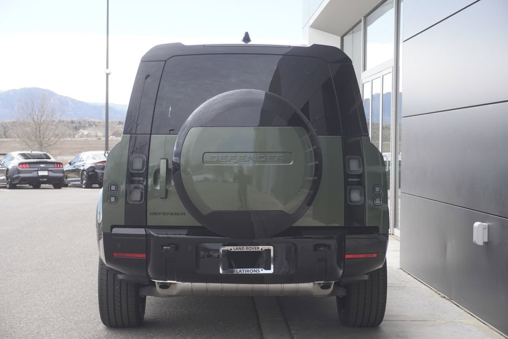 New 2026 Land Rover Defender 130 X-Dynamic SE image 6