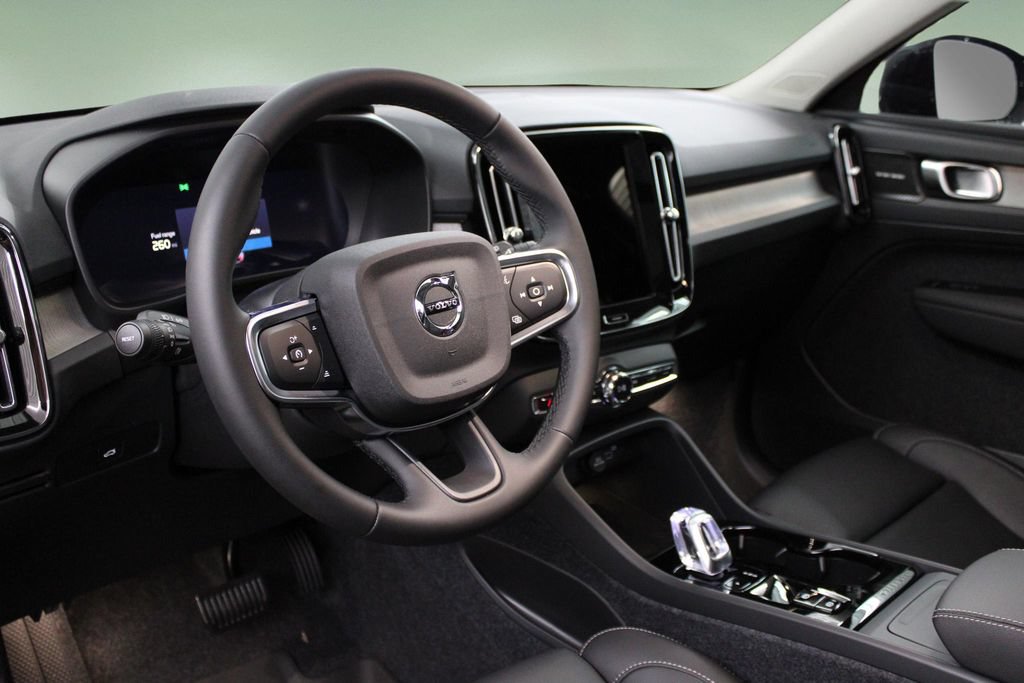 New 2026 Volvo XC40 B5 Plus w/ Climate Package AWD/4WD image 2