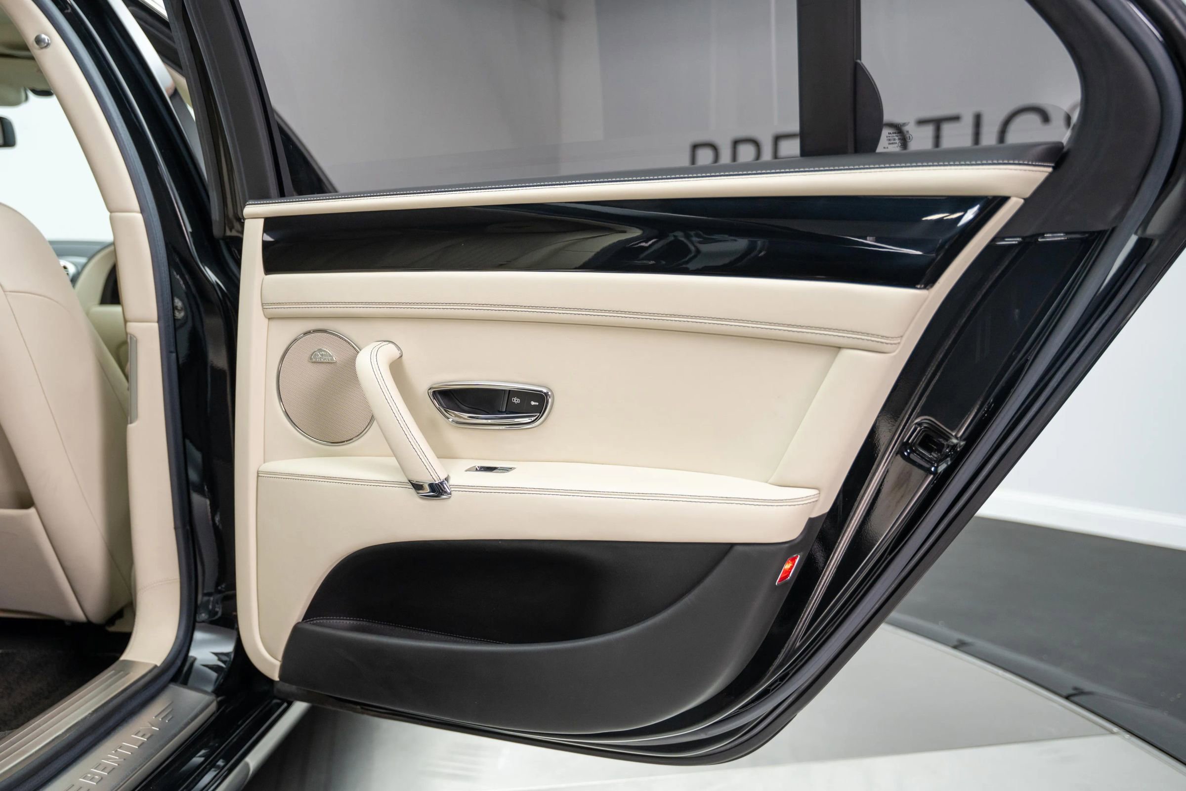 Used 2018 Bentley Flying Spur V8 image 29