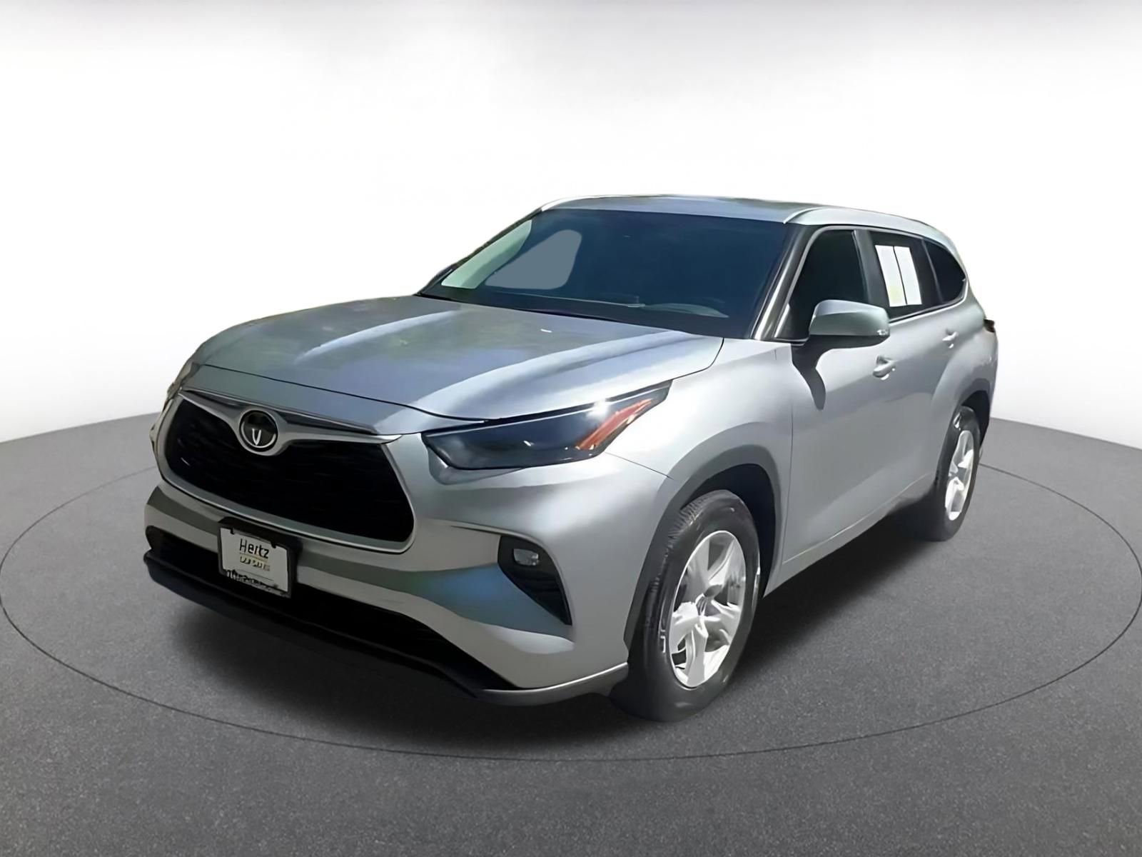 Used 2025 Toyota Highlander LE FWD image 7