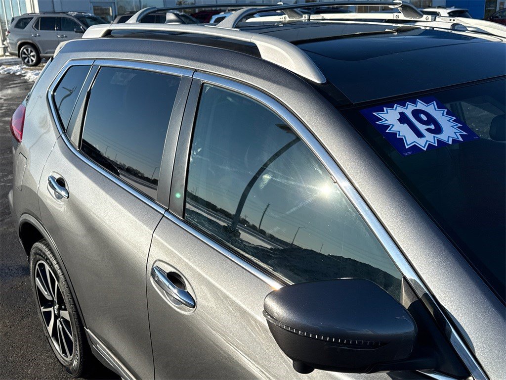 Used 2019 Nissan Rogue SL w/ Premium Package image 12