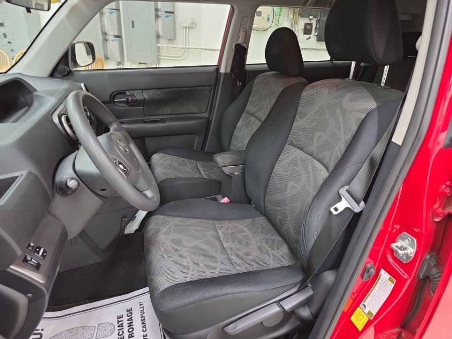 Used 2015 Scion xB FWD image 7