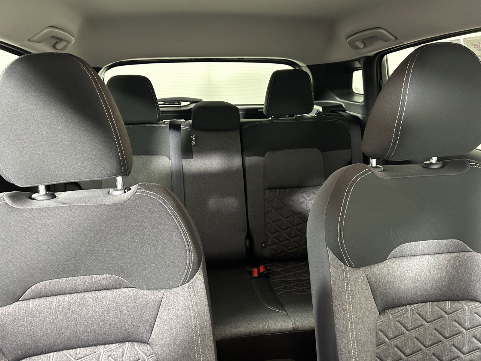 Used 2025 Nissan Kicks SV w/ Illumination Package image 28