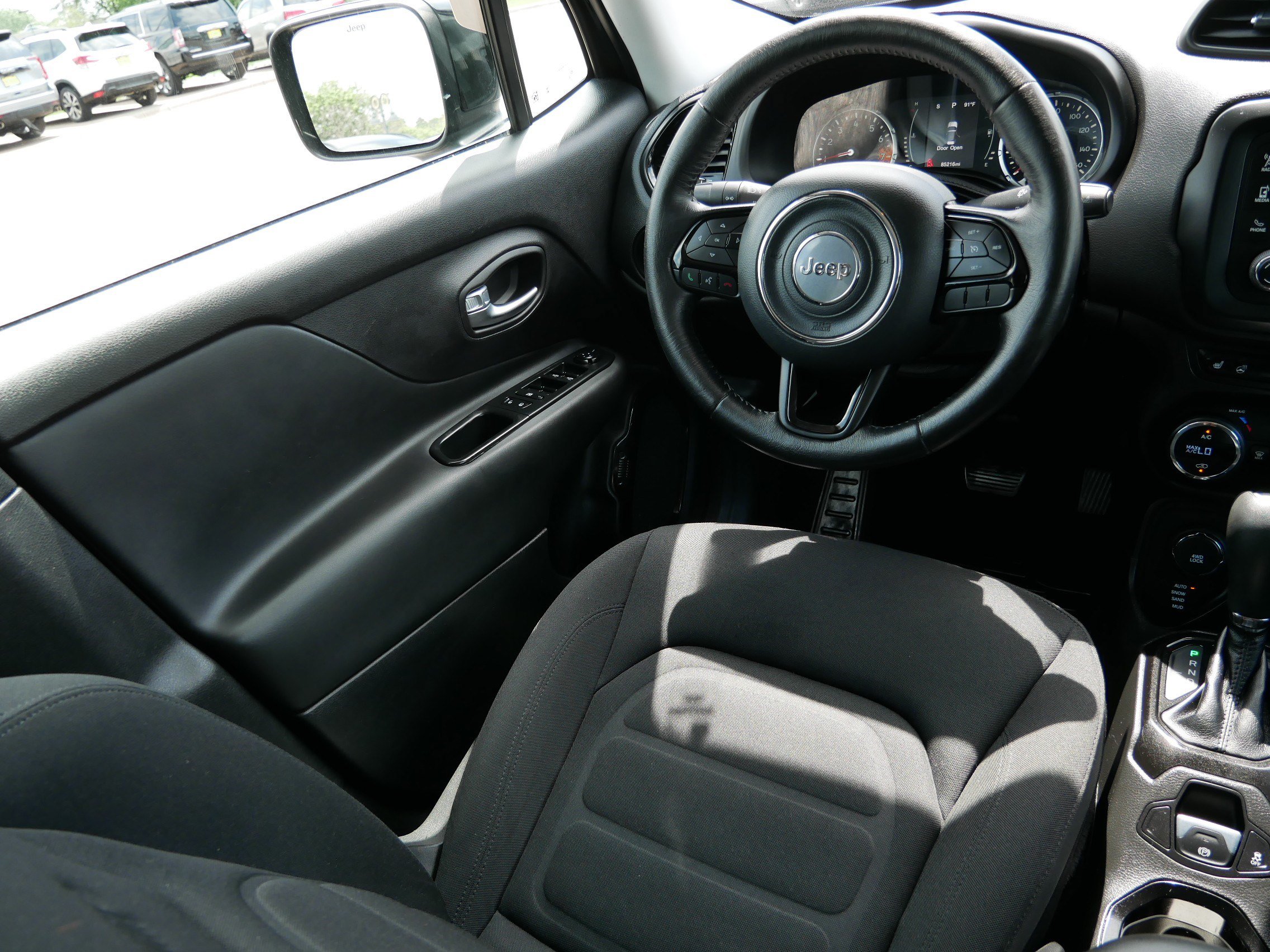 Used 2016 Jeep Renegade Latitude AWD/4WD image 9