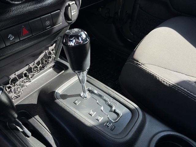 Used 2015 Jeep Wrangler Unlimited Sahara w/ Connectivity Group image 31