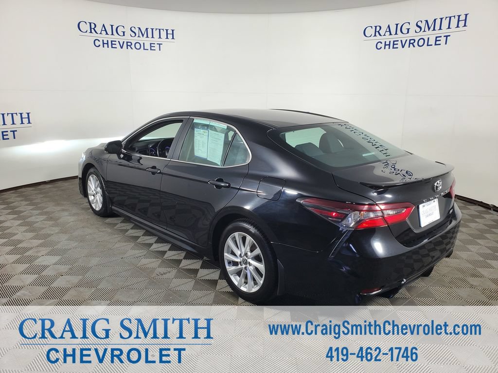 Used 2023 Toyota Camry SE FWD image 3