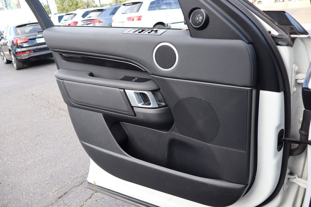 Used 2020 Land Rover Discovery SE image 22