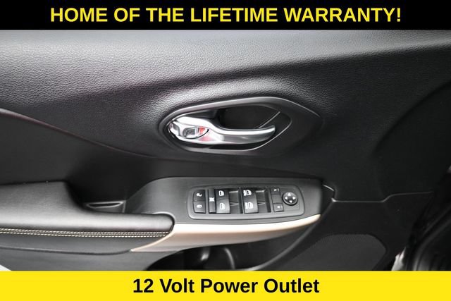 Used 2018 Jeep Cherokee Limited AWD/4WD image 13