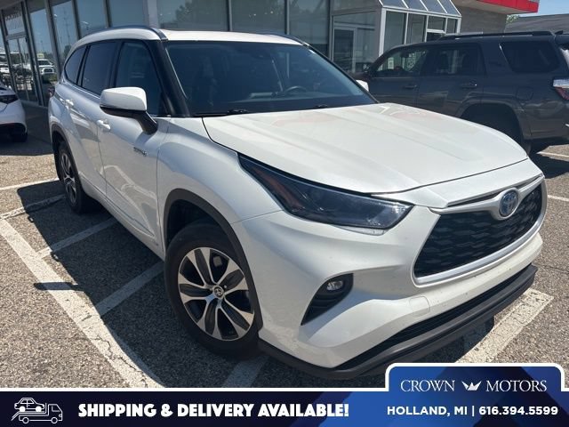 Used 2021 Toyota Highlander XLE AWD/4WD image 1