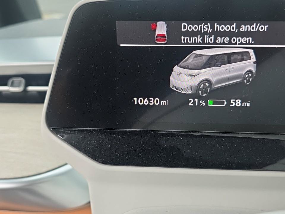 Used 2025 Volkswagen ID. Buzz Pro S Plus RWD image 17