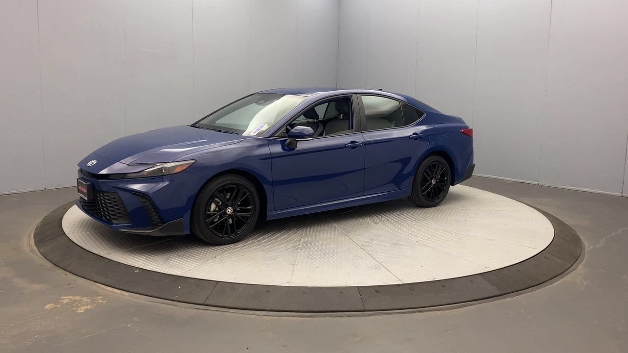Used 2026 Toyota Camry SE FWD image 9