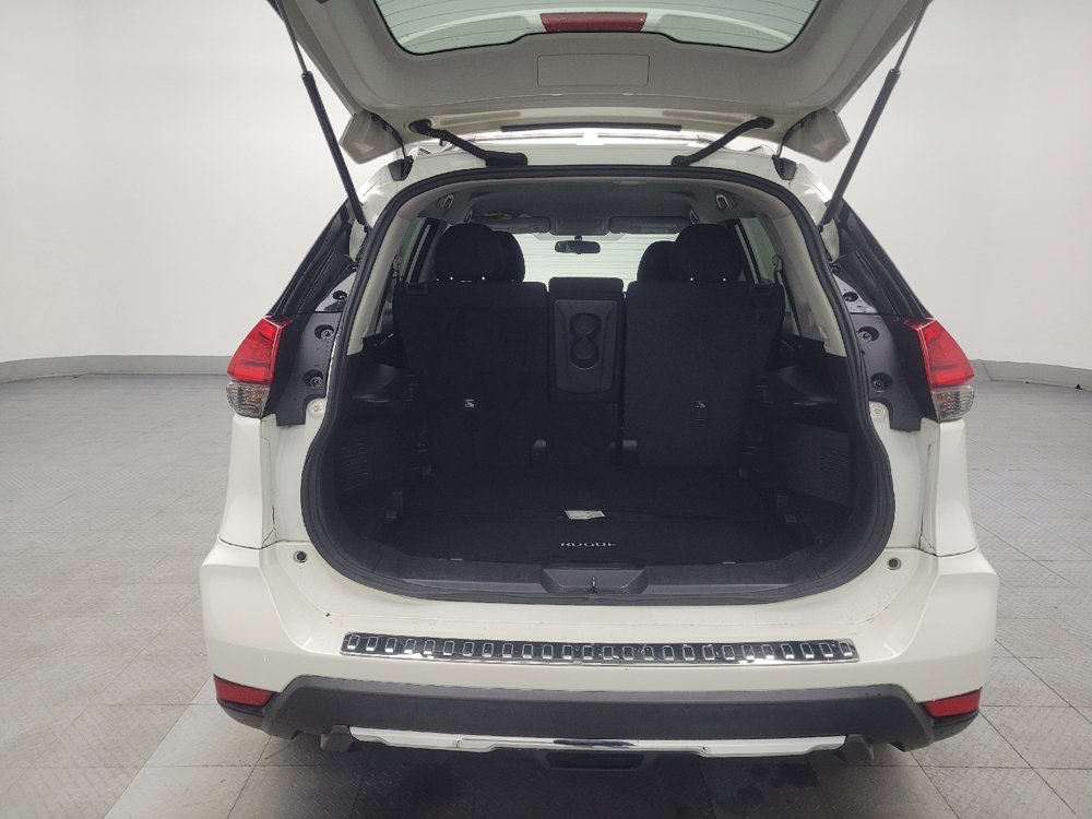 Used 2017 Nissan Rogue SV w/ Midnight Edition image 29