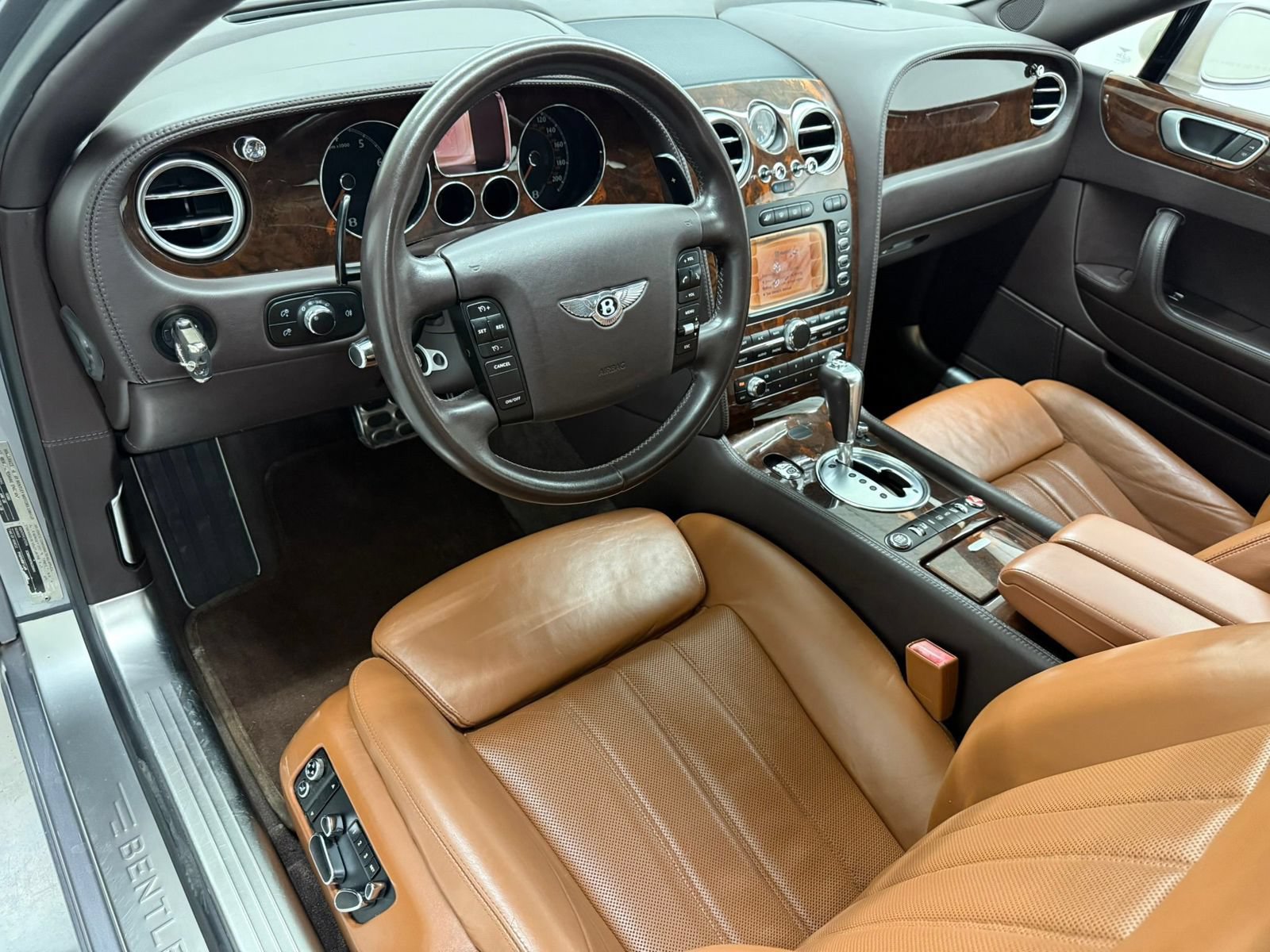 Used 2006 Bentley Flying Spur Flying Spur AWD/4WD image 37