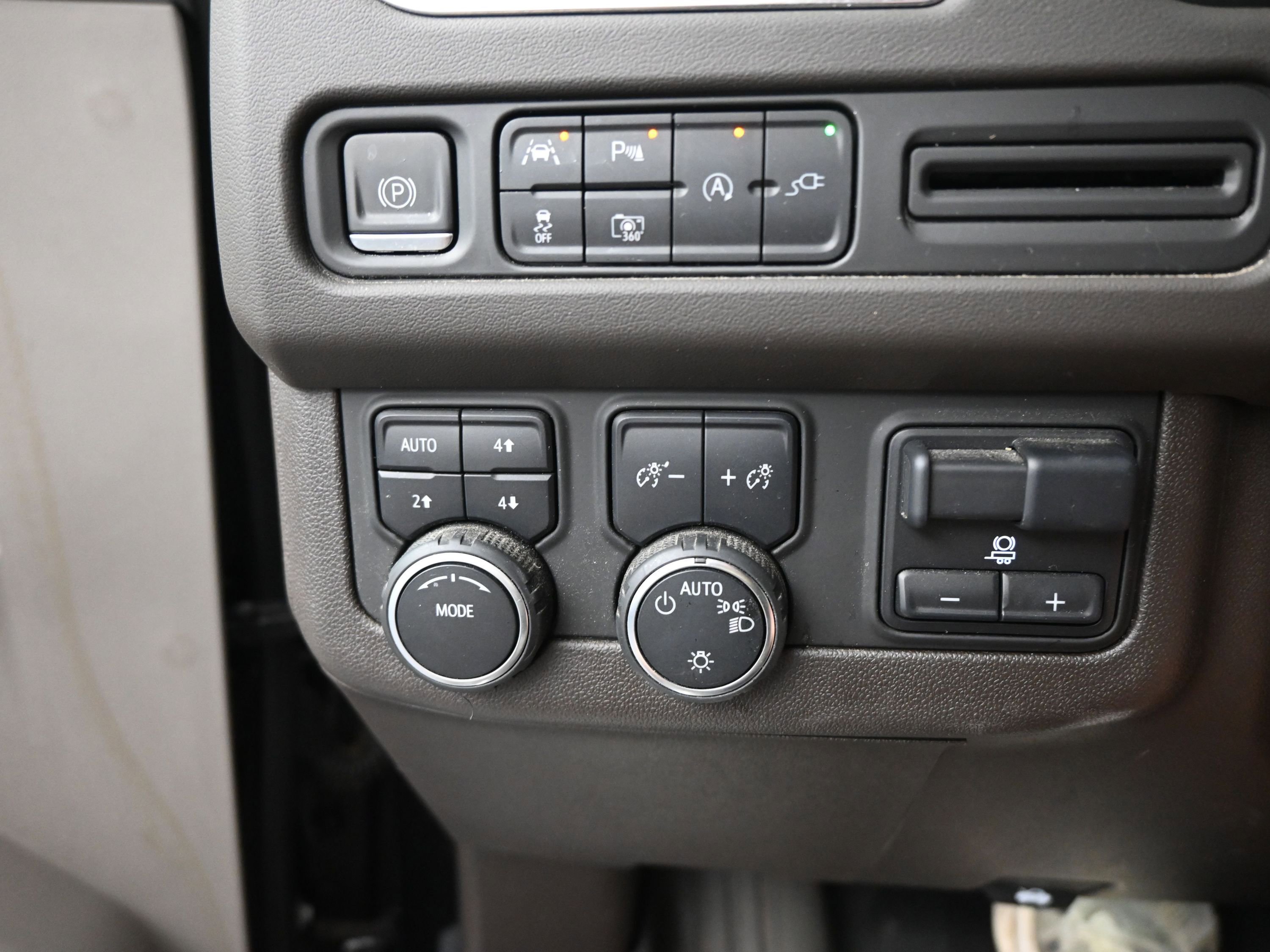 Used 2022 Chevrolet Suburban LT w/ LT Signature Package image 15