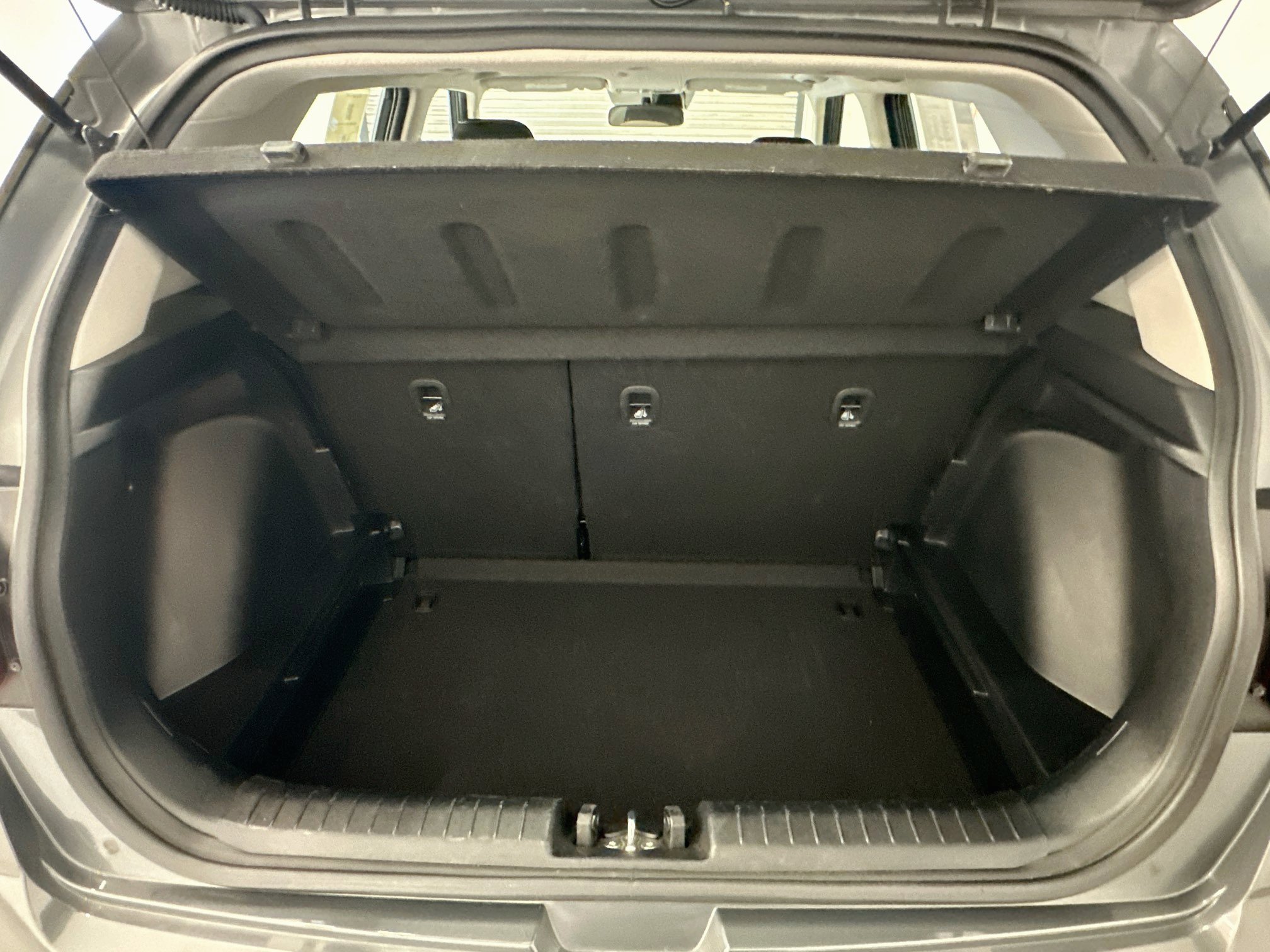 Used 2025 Hyundai Venue SEL FWD image 30