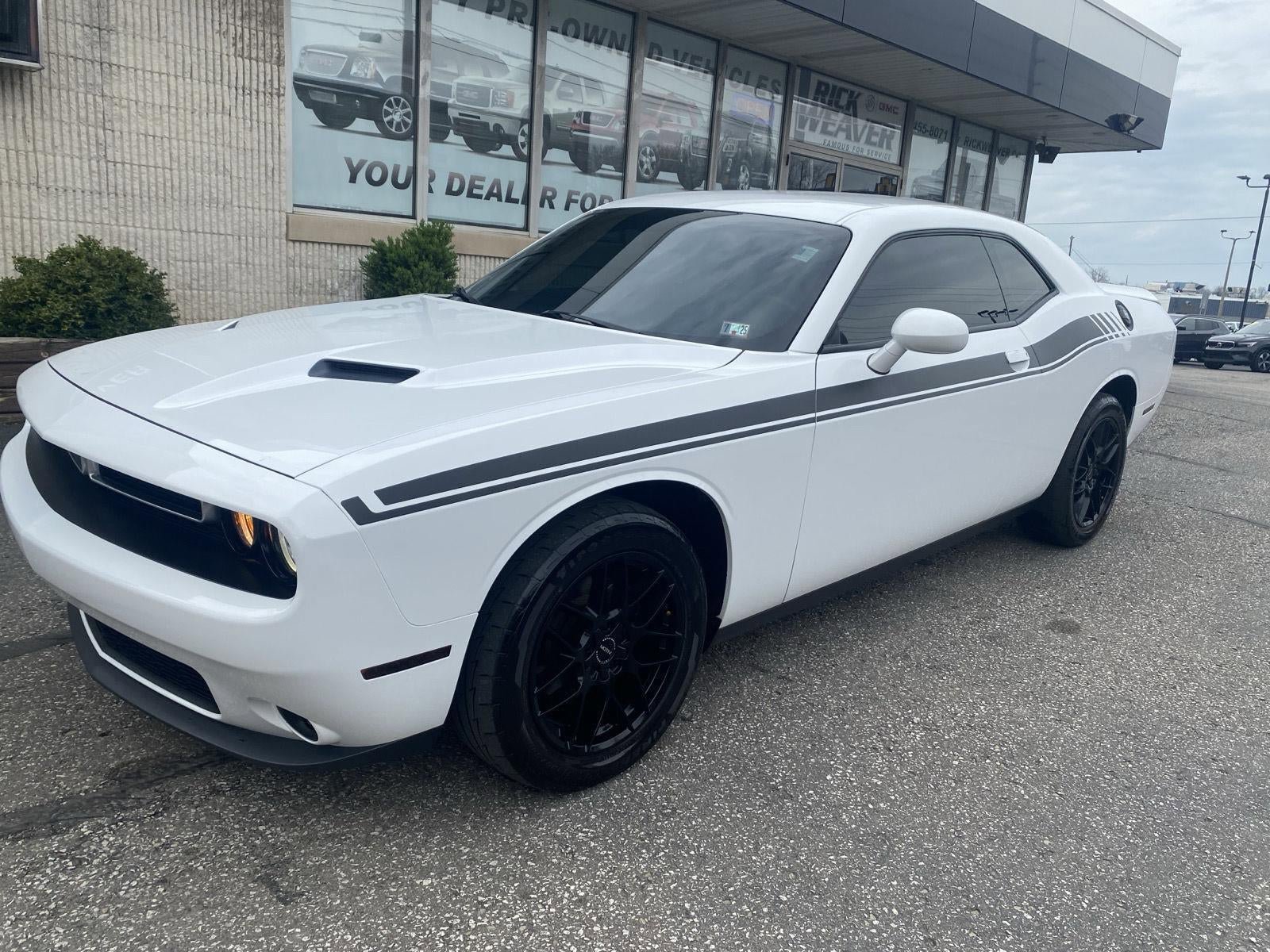 Used 2021 Dodge Challenger SXT image 3