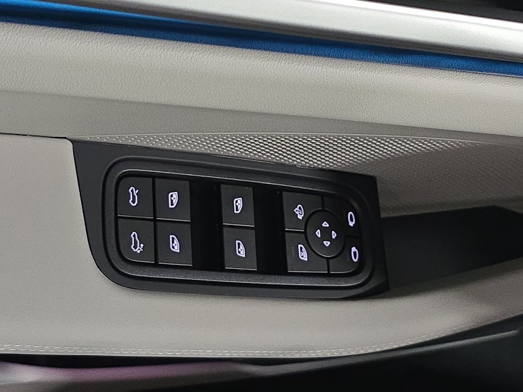 New 2026 Porsche Macan Electric RWD image 21