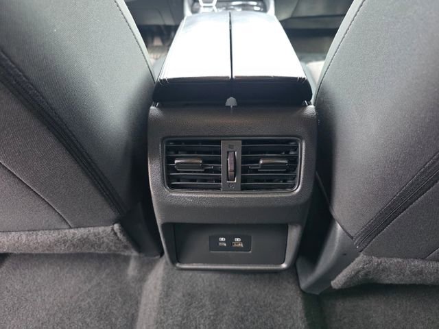 Used 2023 Nissan Rogue SV image 15