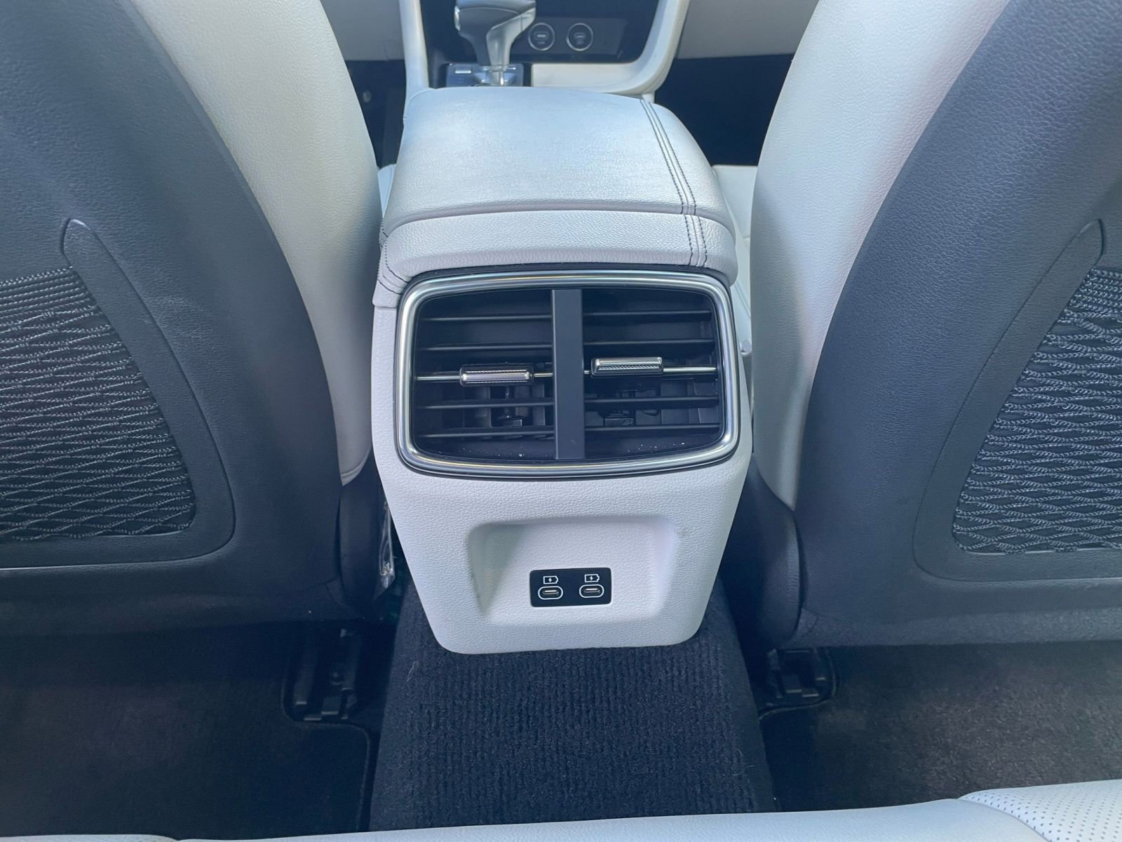 Used 2025 Genesis G70 2.5T image 24