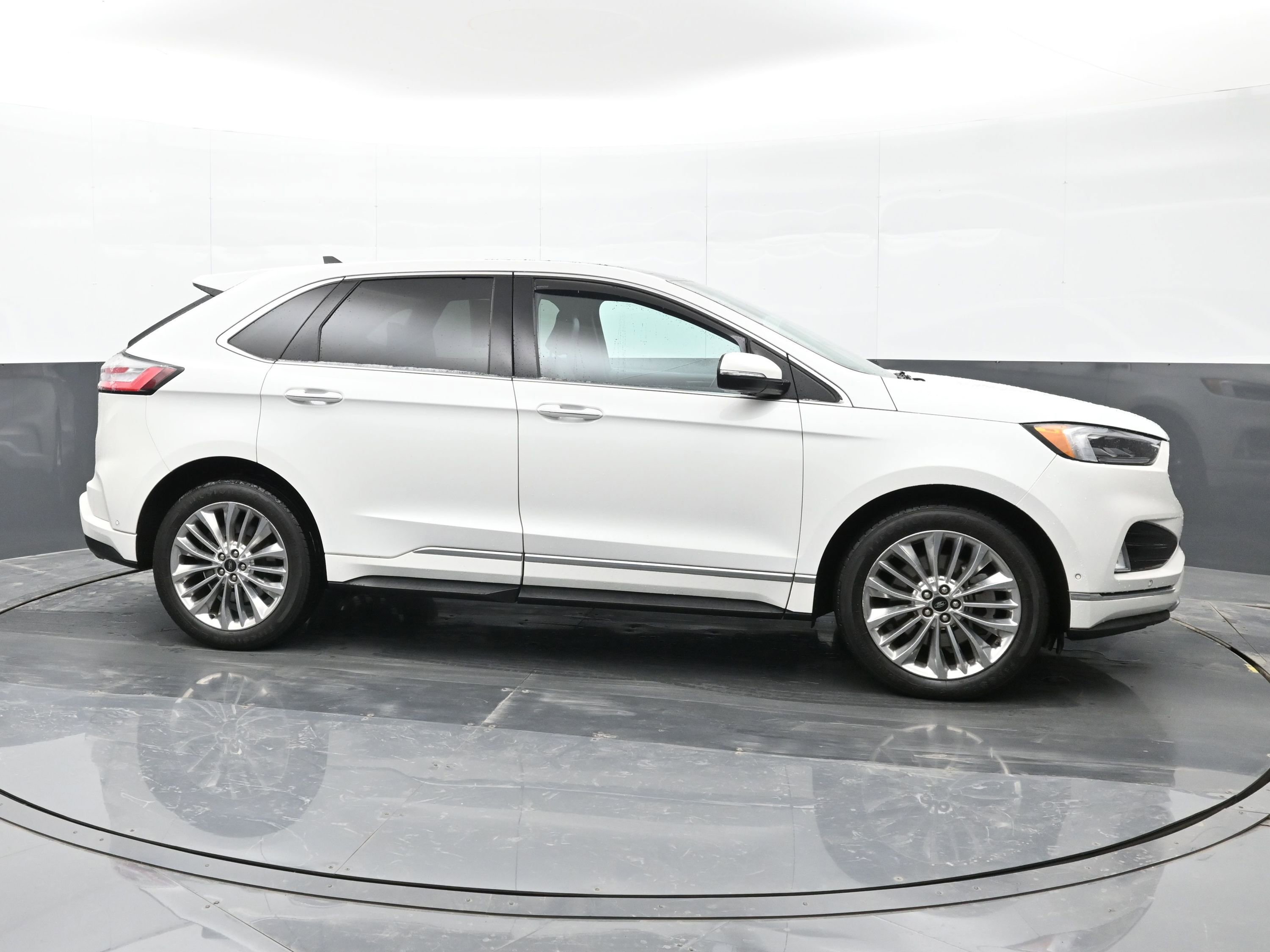 Used 2021 Ford Edge Titanium w/ Equipment Group 301A image 9
