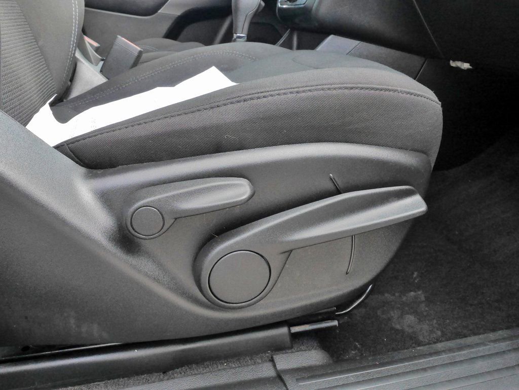 Used 2019 Jeep Cherokee Latitude w/ Cold Weather Group image 7