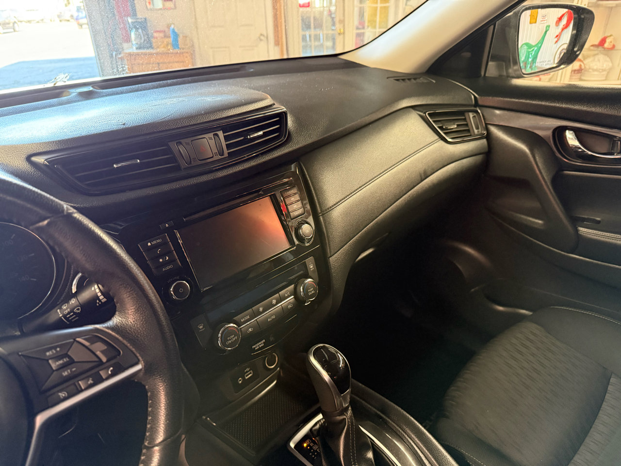 Used 2020 Nissan Rogue SV image 14